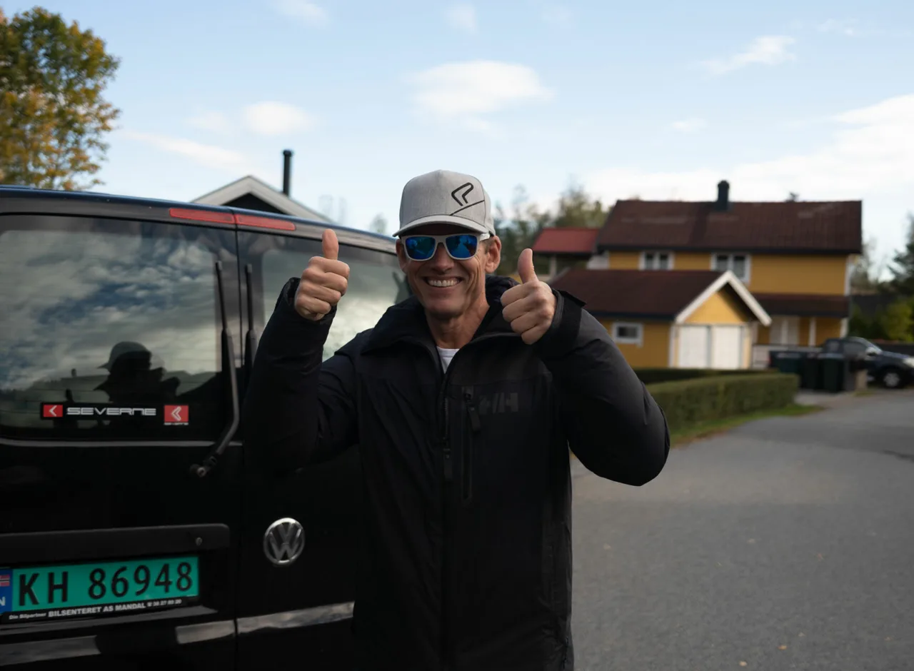 Fornøyd Mathias etter oppgradering av boden.